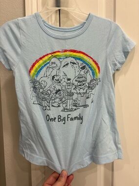 Sesame Street light blue short sleeve tshirt with characters & rainbow 3t GUC
